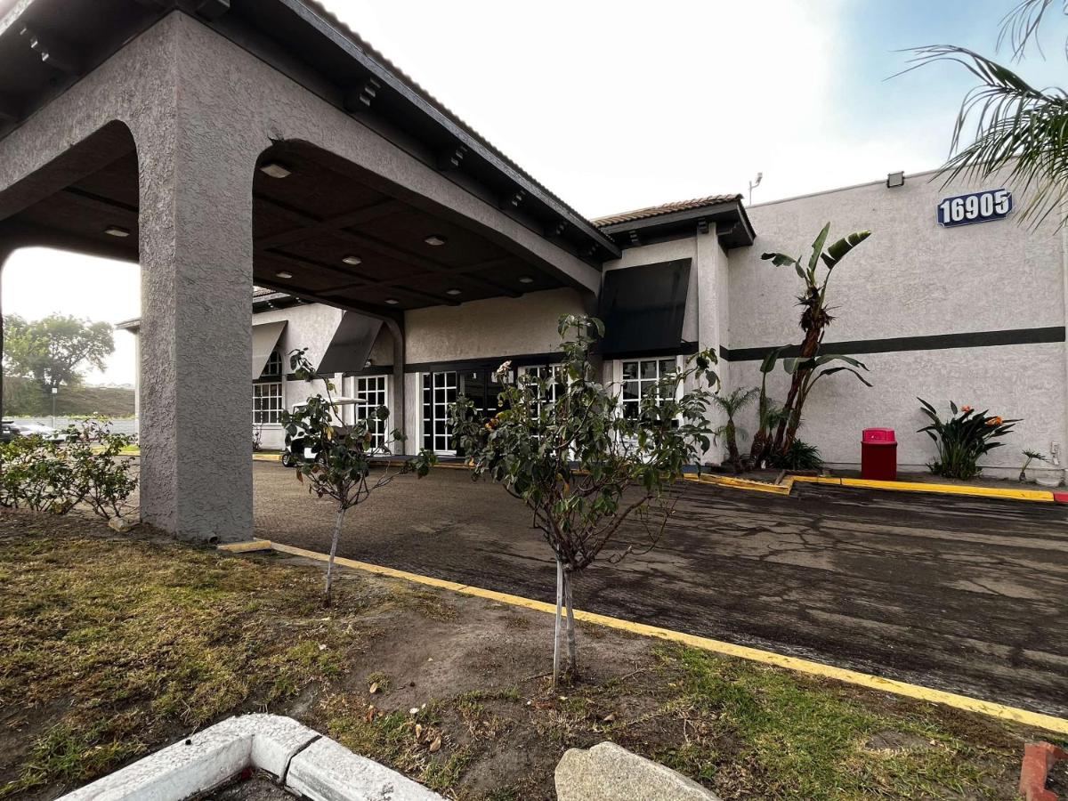 Travelodge by Wyndham Artesia - image 7