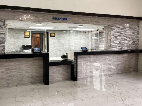 Travelodge by Wyndham Artesia - image 9