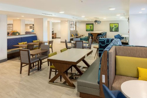 Hampton Inn Asheville-Tunnel Road - image 9