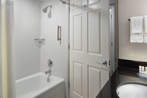 Fairfield by Marriott Inn & Suites Asheville Outlets - image 6