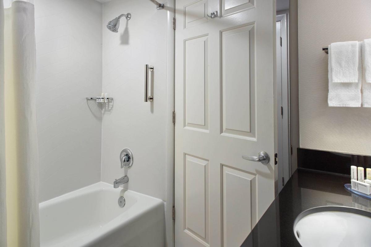 Fairfield by Marriott Inn & Suites Asheville Outlets - image 6