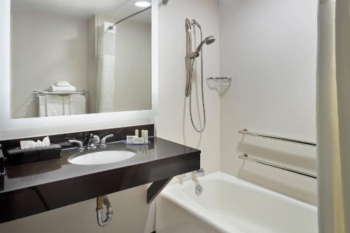 Fairfield by Marriott Inn & Suites Asheville Outlets - image 9