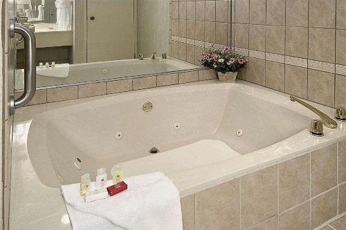 Ramada by Wyndham Asheville Southeast - image 11