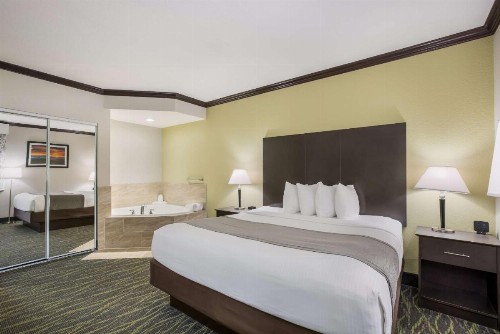 Best Western Asheville Tunnel Road - image 18