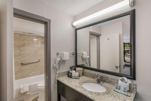 Best Western Asheville Tunnel Road - image 25