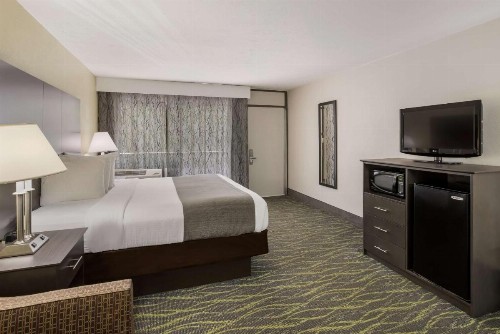 Best Western Asheville Tunnel Road - image 7