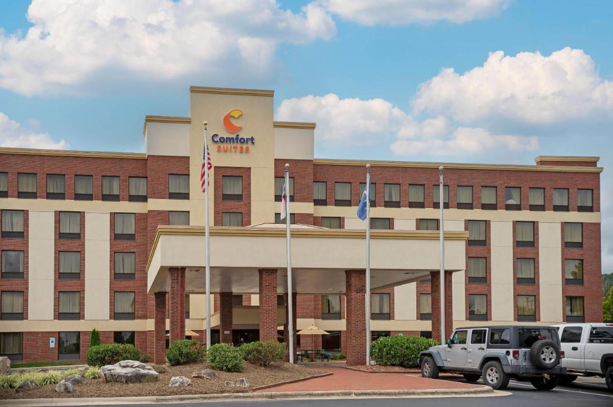 Comfort Suites Outlet Center - image 2