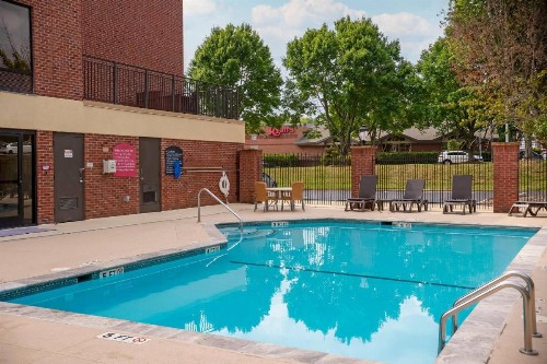 Comfort Suites Outlet Center - image 23
