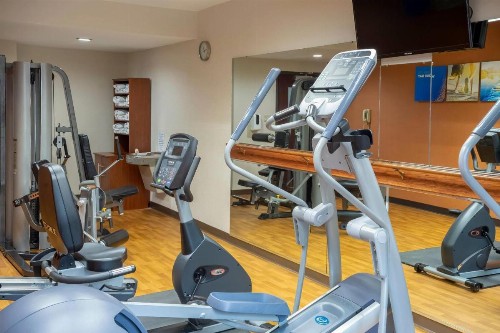 Comfort Suites Outlet Center - image 25