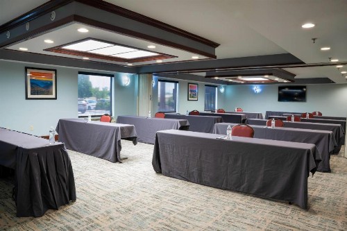 Comfort Suites Outlet Center - image 28