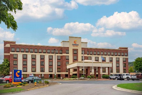 Comfort Suites Outlet Center - image 33