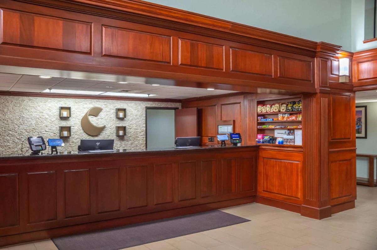 Comfort Suites Outlet Center - image 4