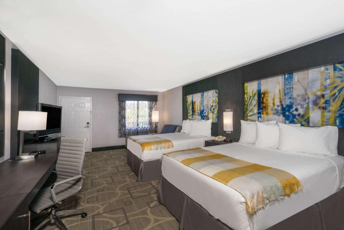 Days Inn by Wyndham Asheville Downtown North - main image