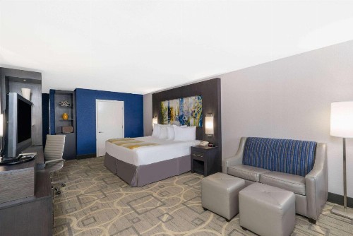 Days Inn by Wyndham Asheville Downtown North - image 12