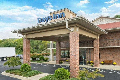 Days Inn by Wyndham Asheville Downtown North - image 17