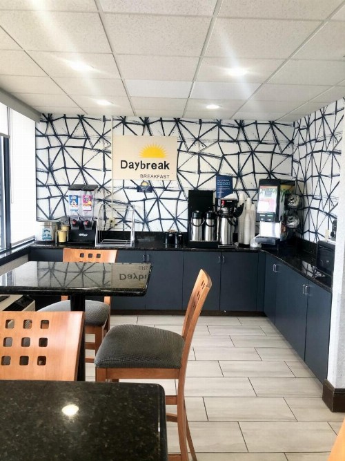 Days Inn by Wyndham Asheville Downtown North - image 8