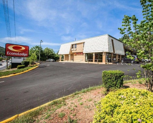 Econo Lodge Biltmore - image 7