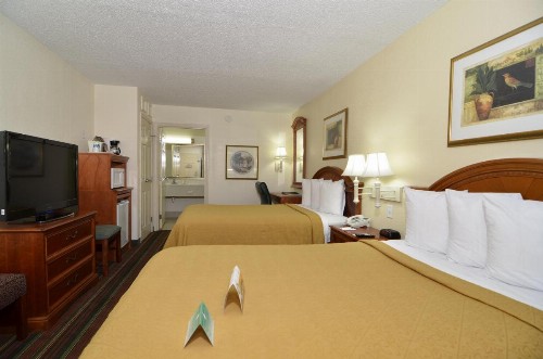 Quality Inn & Suites Biltmore East - image 16