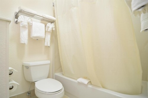 Quality Inn & Suites Biltmore East - image 25