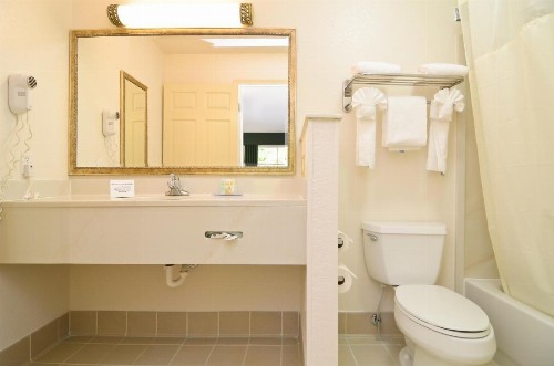 Quality Inn & Suites Biltmore East - image 26