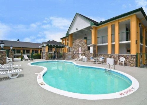 Quality Inn & Suites Biltmore East - image 6