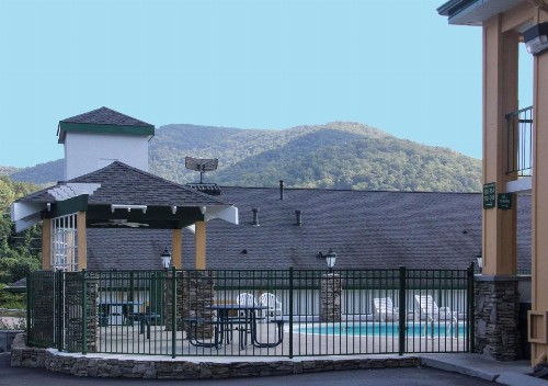 Quality Inn & Suites Biltmore East - image 7