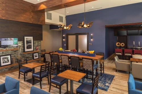 Hampton Inn & Suites-Asheville Biltmore Village NC - image 11
