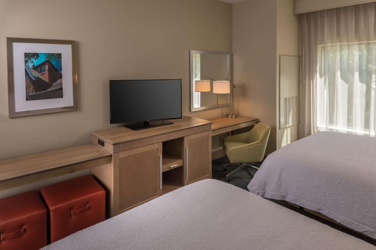 Hampton Inn & Suites-Asheville Biltmore Village NC - image 3