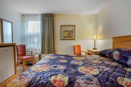 Rodeway Inn - image 15
