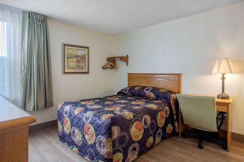 Rodeway Inn - image 16