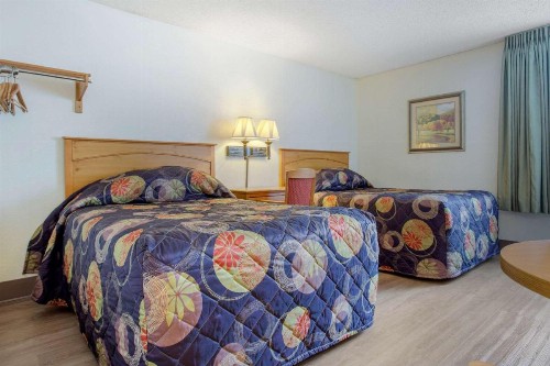 Rodeway Inn - image 19