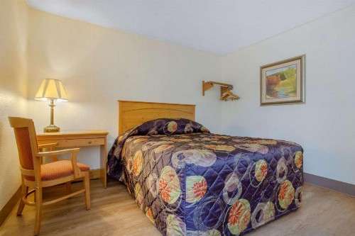 Rodeway Inn - image 27