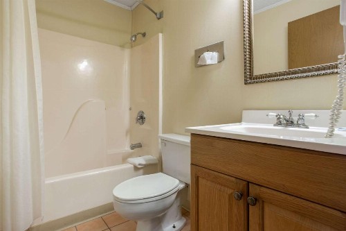 Rodeway Inn - image 28