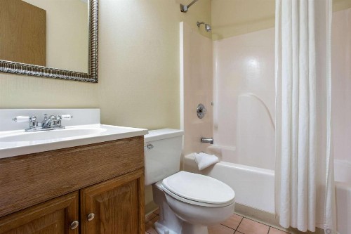 Rodeway Inn - image 3