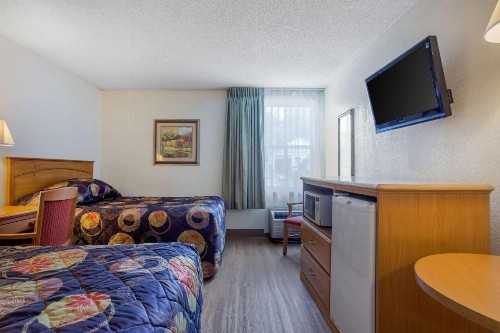 Rodeway Inn - image 30