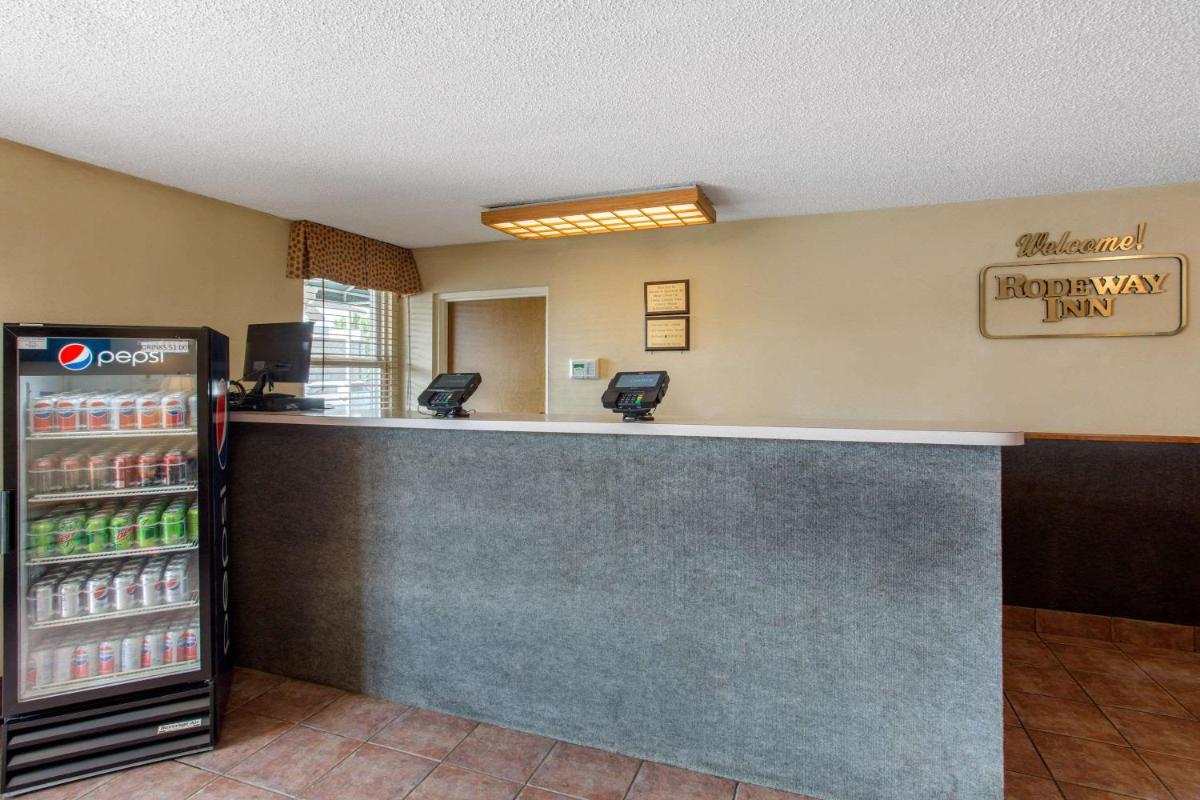 Rodeway Inn - image 6