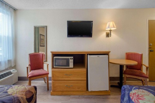 Rodeway Inn - image 8