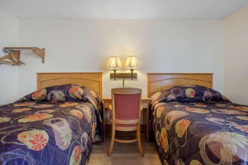 Rodeway Inn - image 9