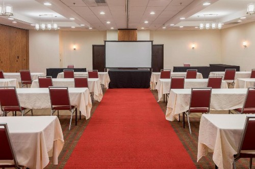 Four Points by Sheraton Asheville Downtown - image 2