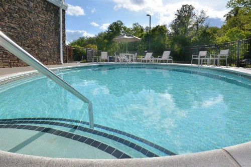Country Inn & Suites by Radisson Asheville West - image 24