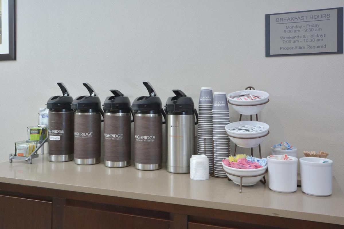 Country Inn & Suites by Radisson Asheville West - image 4
