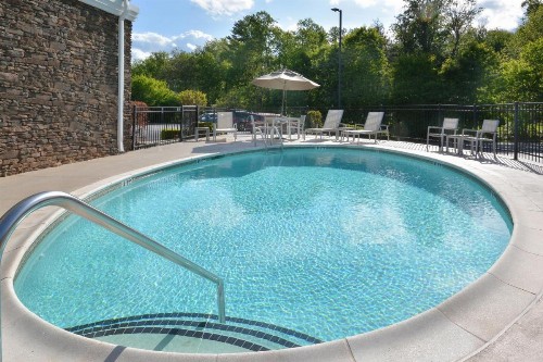 Country Inn & Suites by Radisson Asheville West - image 40