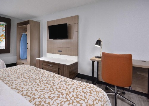Brookstone Lodge near Biltmore Village Ascend Hotel Collection - image 4
