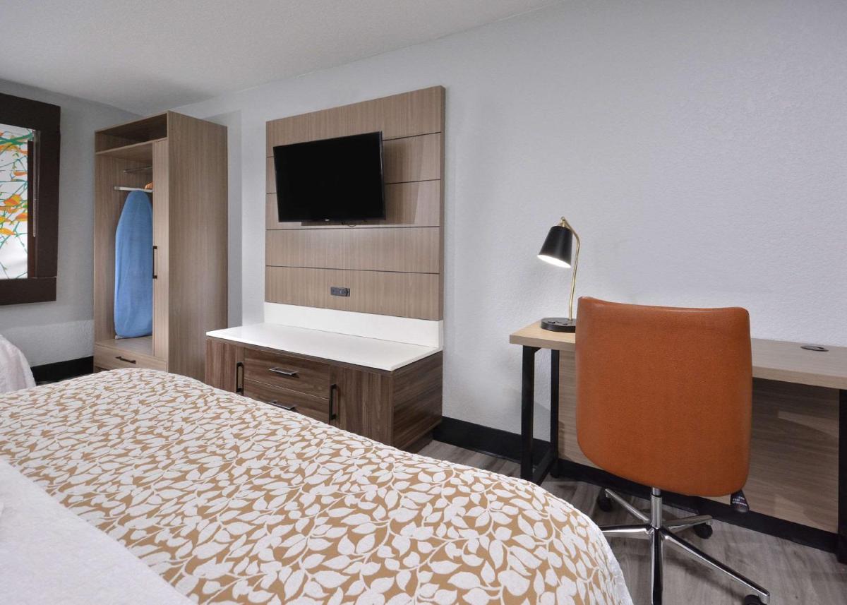 Brookstone Lodge near Biltmore Village Ascend Hotel Collection - image 4