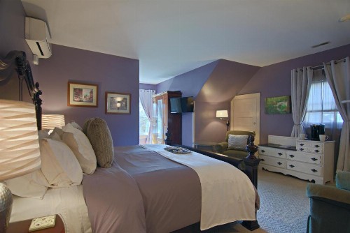 North Lodge on Oakland Bed and Breakfast - image 10