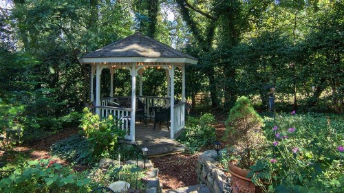 North Lodge on Oakland Bed and Breakfast - image 5