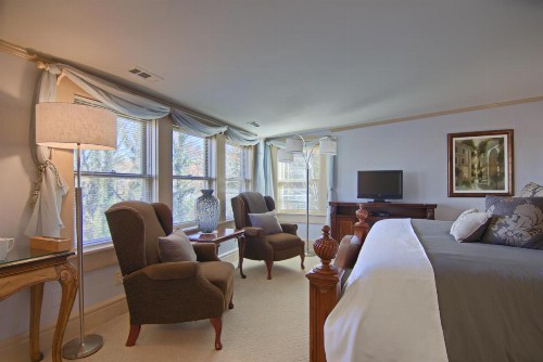 North Lodge on Oakland Bed and Breakfast - image 8