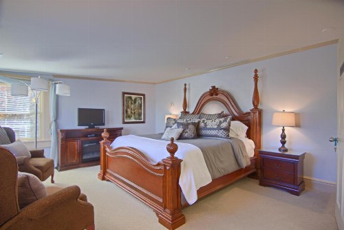 North Lodge on Oakland Bed and Breakfast - image 9