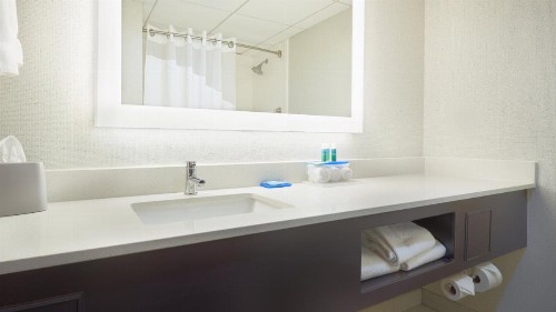 Holiday Inn Express & Suites Asheville SW - Outlet Ctr Area an IHG Hotel - image 3
