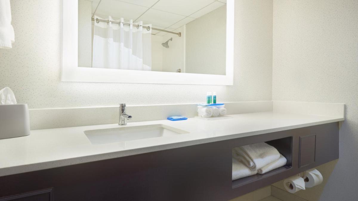 Holiday Inn Express & Suites Asheville SW - Outlet Ctr Area an IHG Hotel - image 3